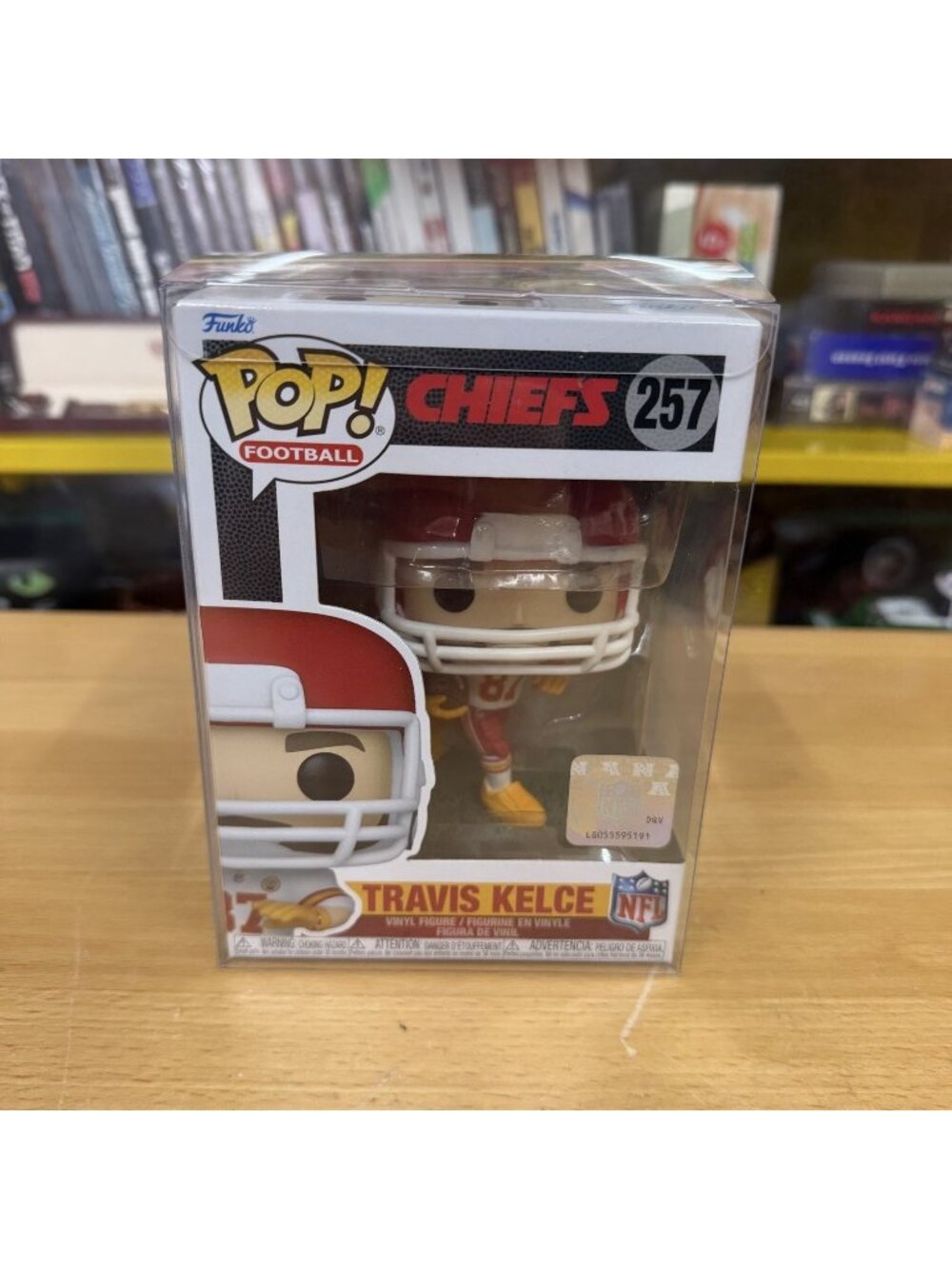 Funko POP! NFL Kansas City Chiefs- Travis Kelce Figure #257 + Protector